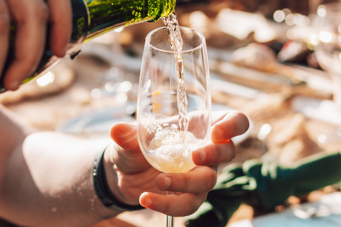 Dessert unleashed: Moscato, meringues, and music with juice